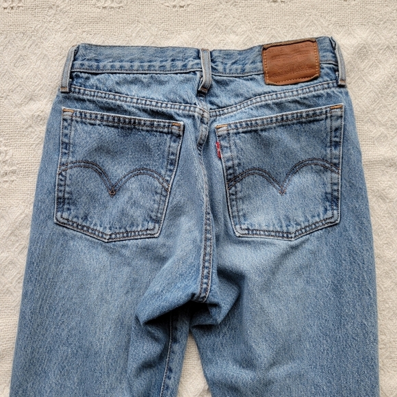 Levi's Wedgie Distressed Knee High Waisted 100% Cotton Denim Jeans- Medium Wash - Picture 4 of 10